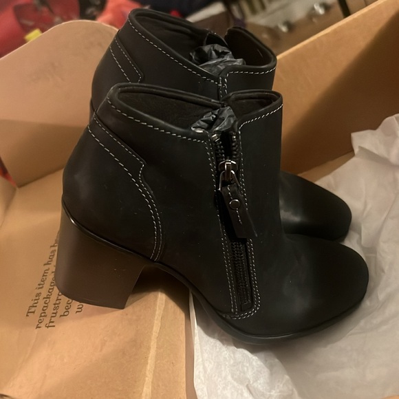 Clark's Diane Pioneer Black Leather booties size 7M, new without original box - Picture 4 of 6